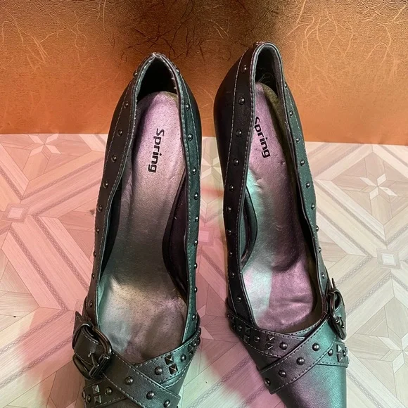 Spring heels - Picture 2 of 3